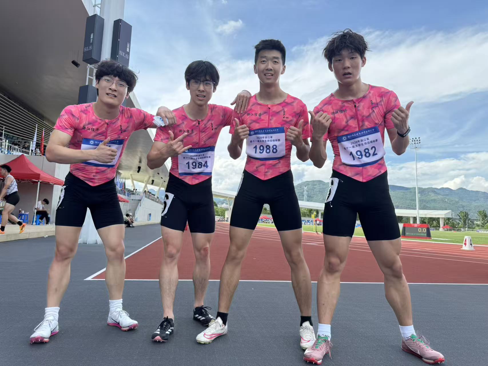 男子4x100队员.jpg