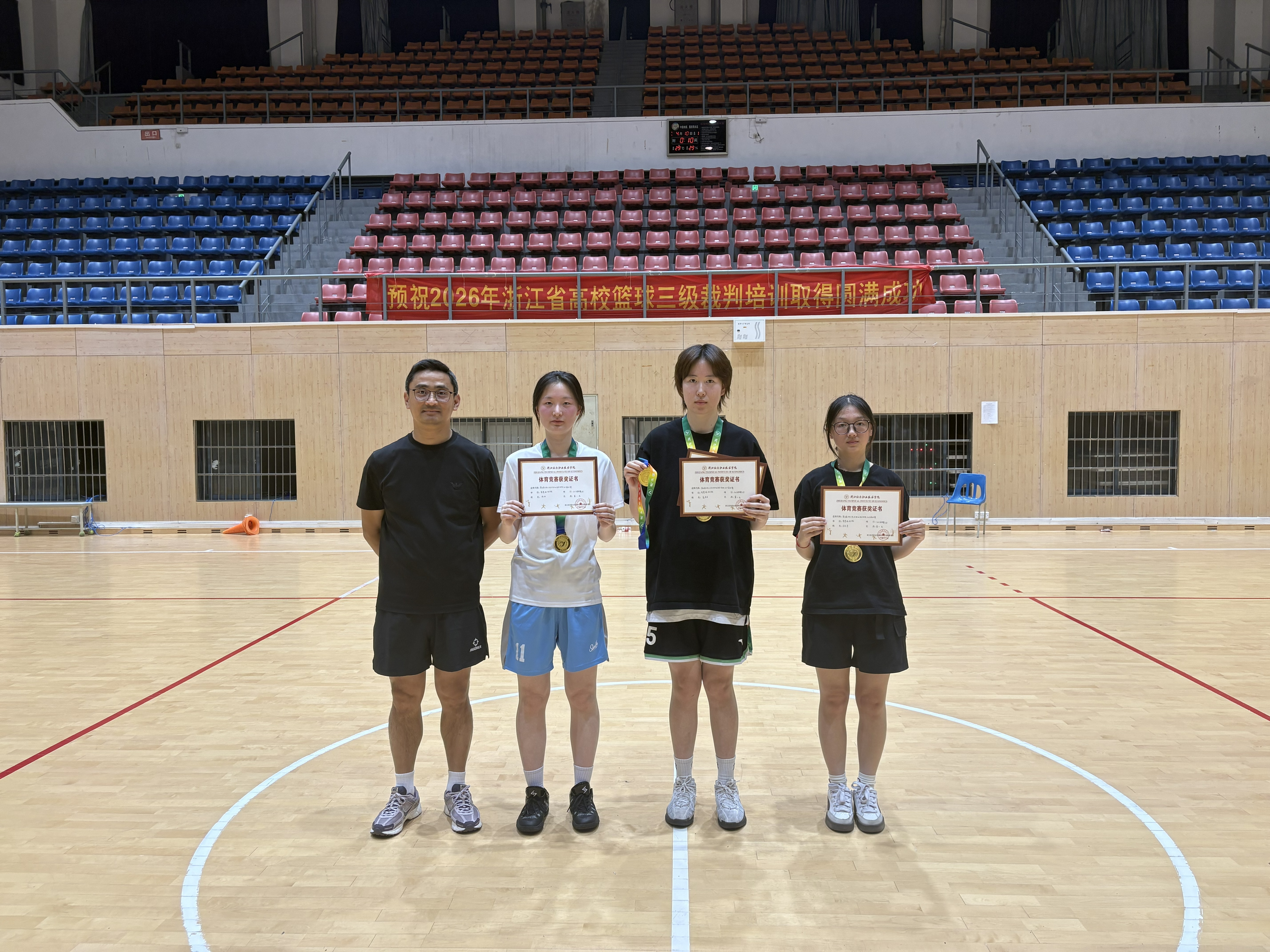 女子组冠军.jpg
