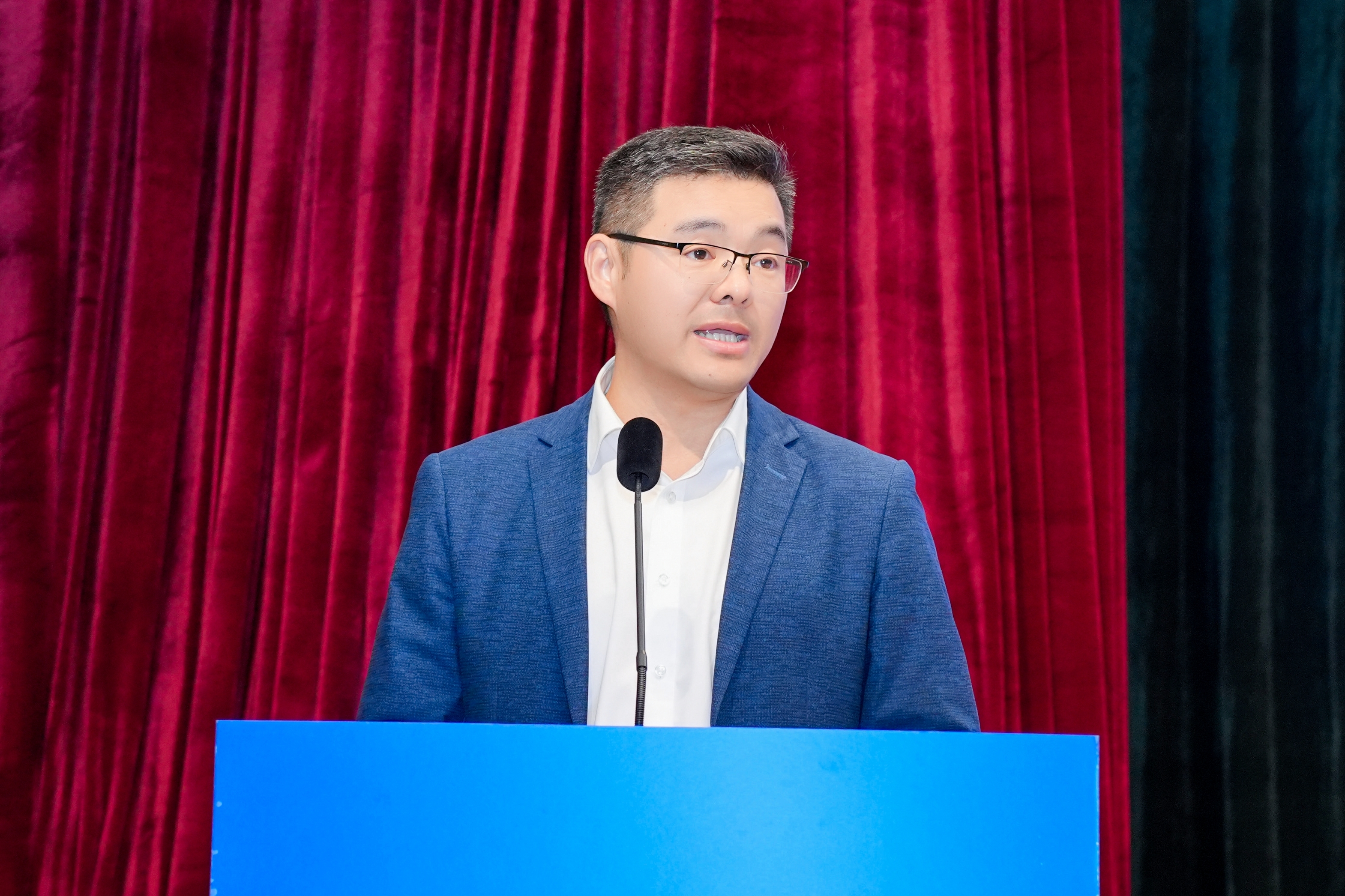 叶伟江书记.jpg